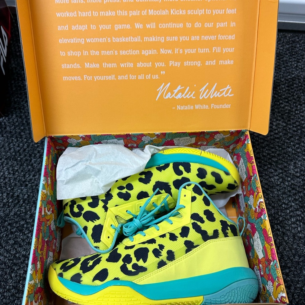 COPY - Women Moolah Kicks Phantom 1 size 10 Basketball Sneaker Shoe Cheetah New